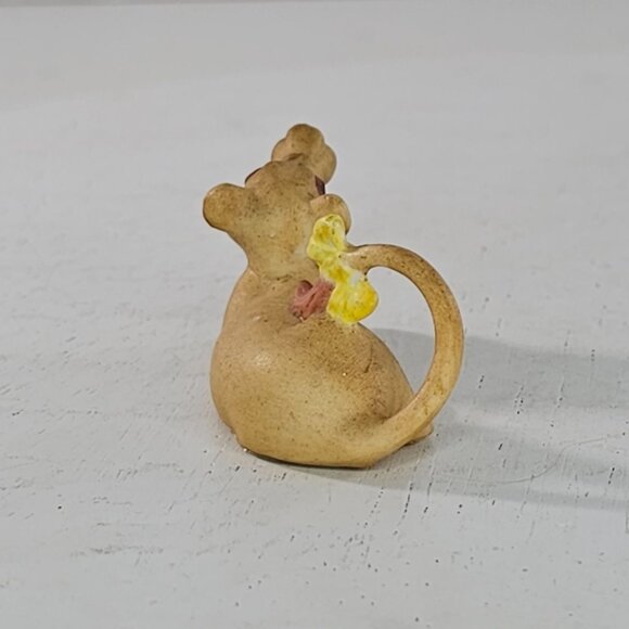 Vintage Freeman George Good Lioness Female Lion Figurine Yellow Bow Miniature - Picture 4 of 8